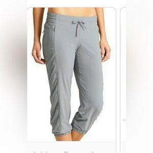 Athleta La Viva Capri Pants Light Gray size 8